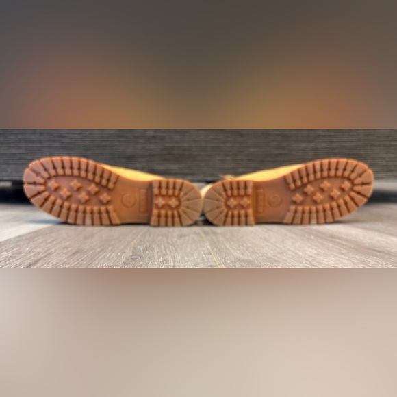 Timberland Women's Tan Shearling Winter Boots - Picture 5 of 5
